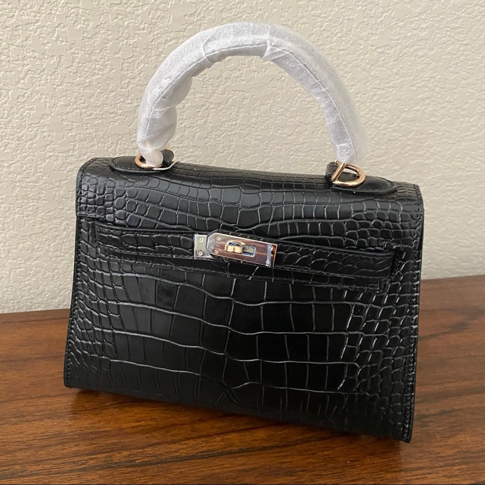 Black Croc Embossed Leather 22CM Kelly Crossbody Satchel Bag w/ Gold Hardware